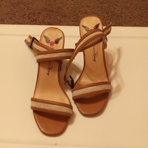 High heels - Picture 3 of 4